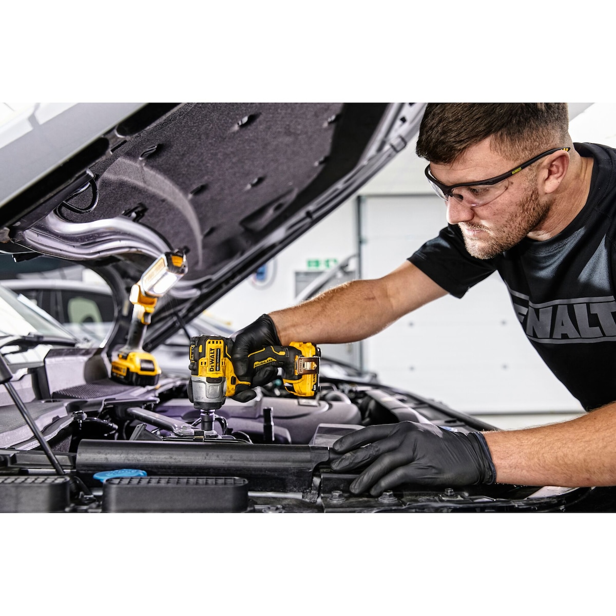 DeWALT DCF902D2-KR 12V Sub-Compact Impact Wrench - photo 3