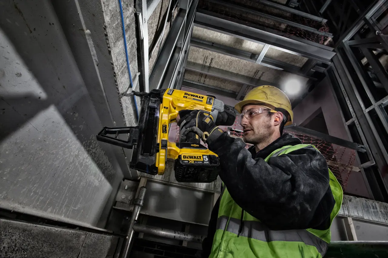 DeWALT DCN890P2-GB 18V, Concrete Nailer, 13mm-57mm Common Nails - photo 3