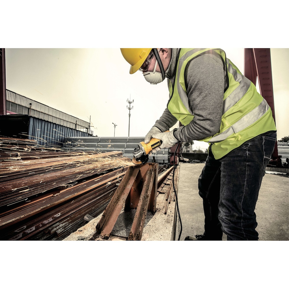 DeWALT DW801-IN 850W, 100mm Sag With Toggle Switch (Made In India) - photo 4