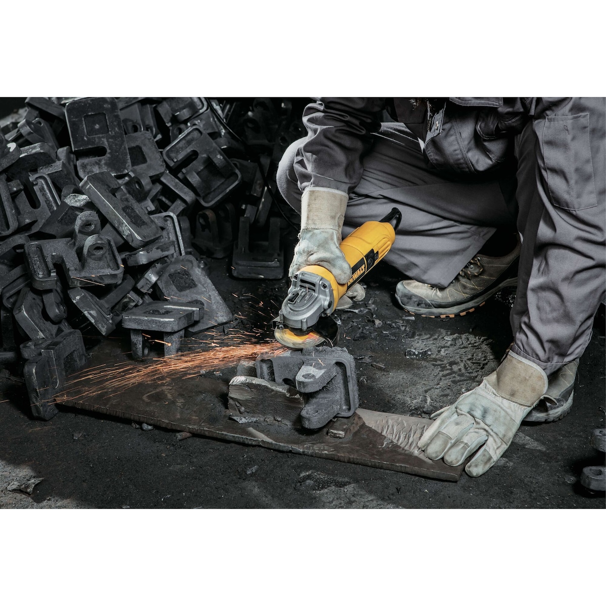 DeWALT DW801-IN 850W, 100mm Sag With Toggle Switch (Made In India) - photo 3