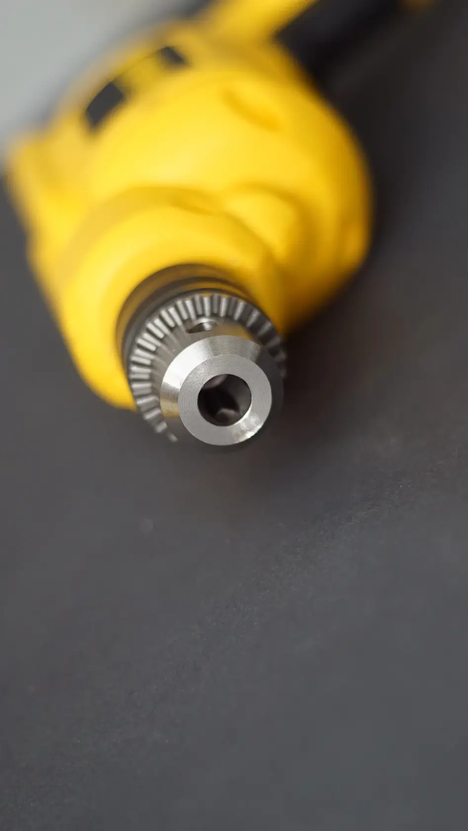 DeWALT DWD014 550W 10mm Rotary Drill - photo 2