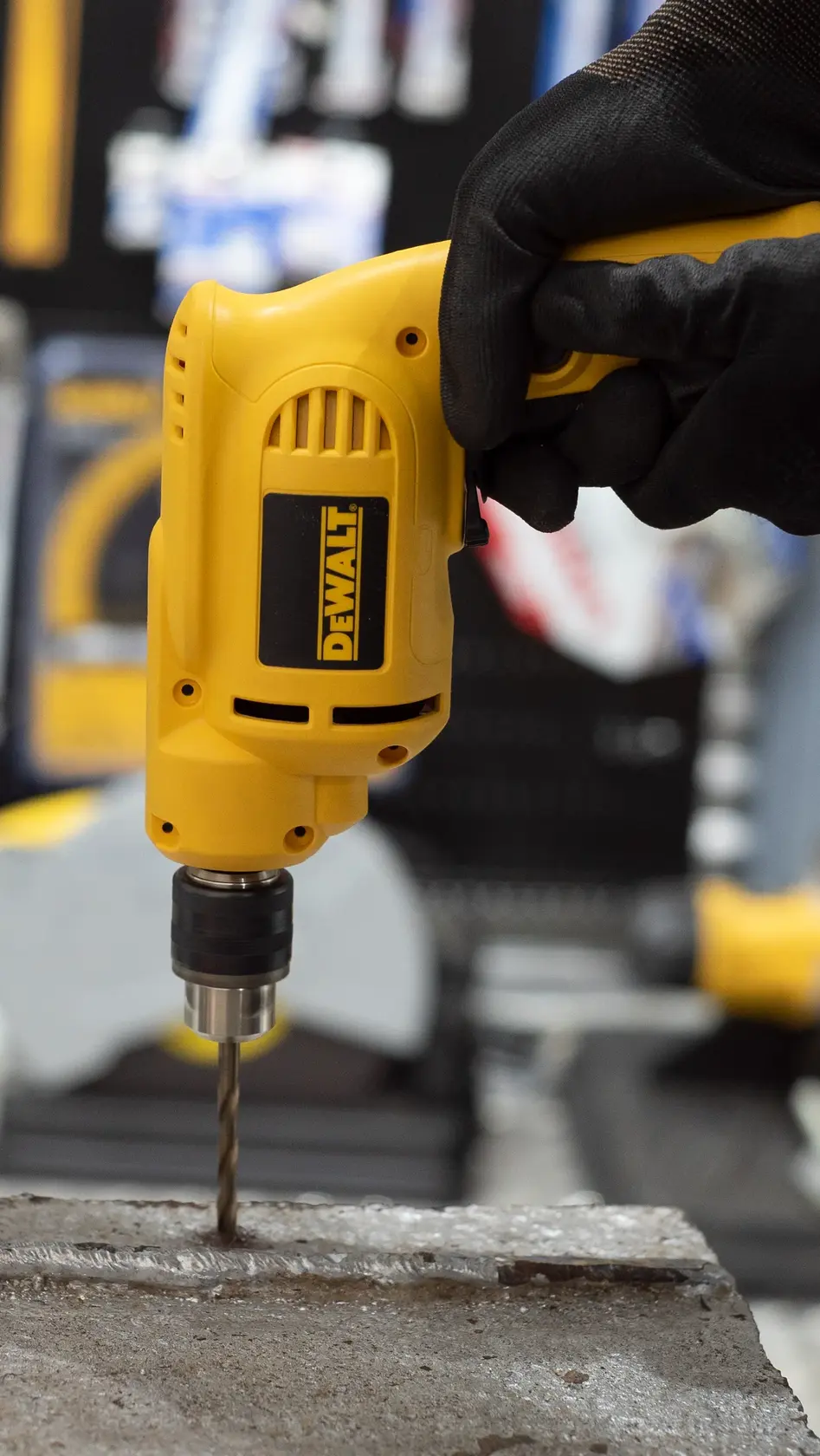 DeWALT DWD014 550W 10mm Rotary Drill - photo 4