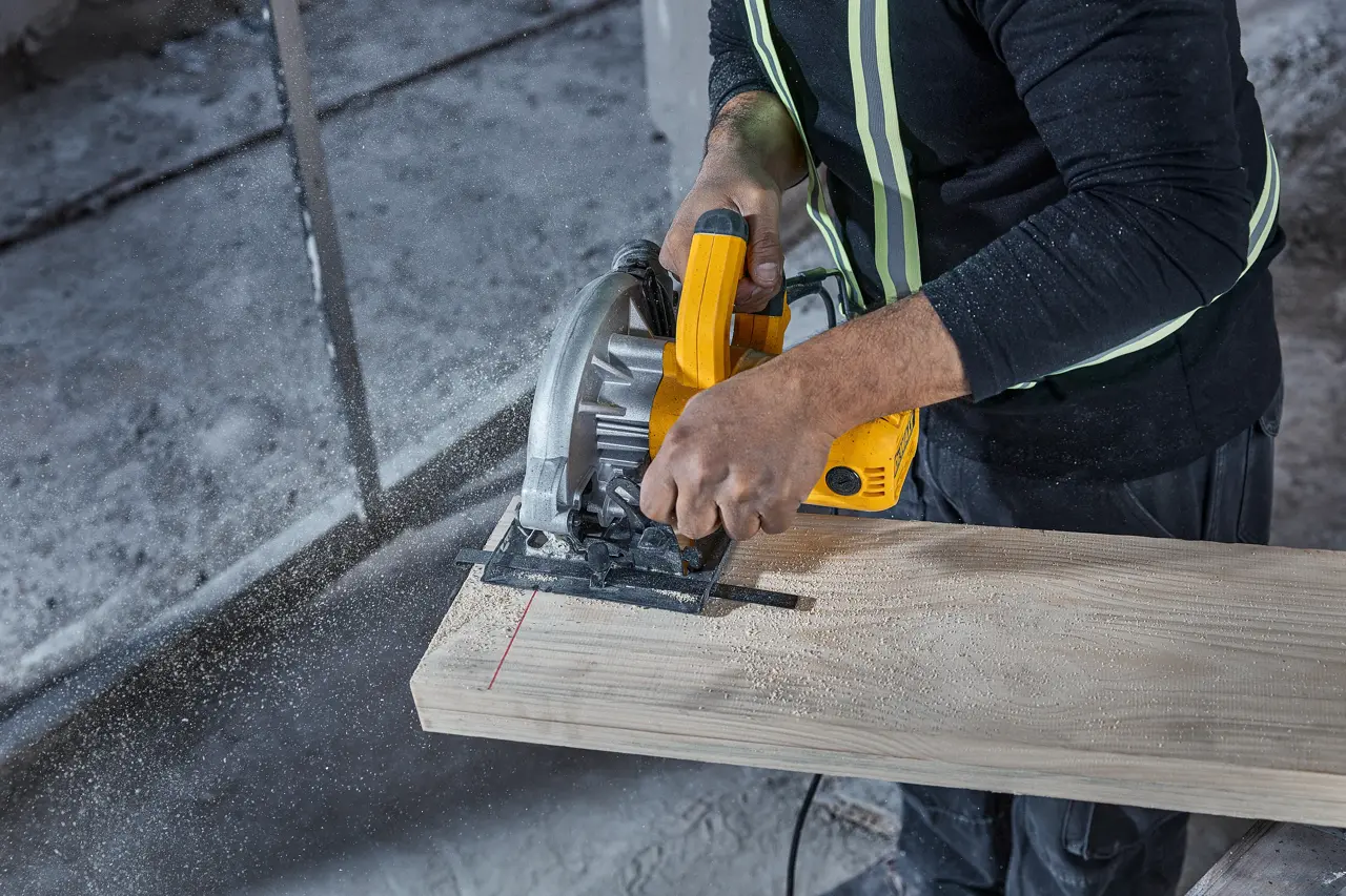 DeWALT DWE5615-IN 184mm Circular Saw - photo 4