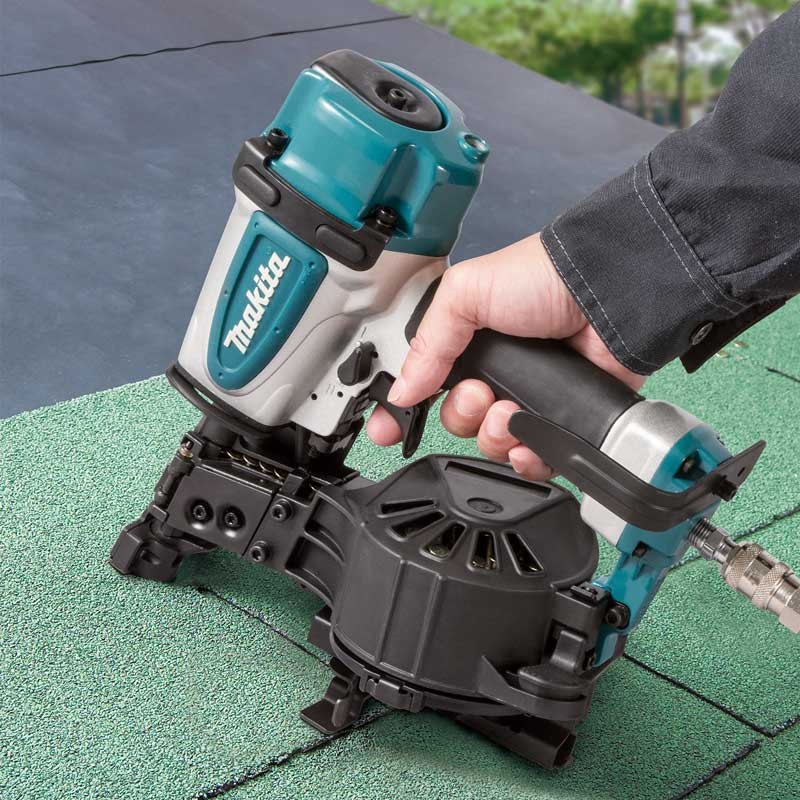 Makita AN454 45 mm Pneumatic Coil Roofing Nailer - photo 2