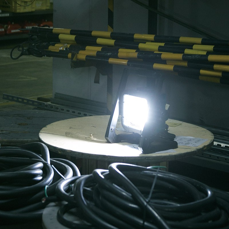 Makita DML805 Corded&cordless Led Worklight For - photo 3