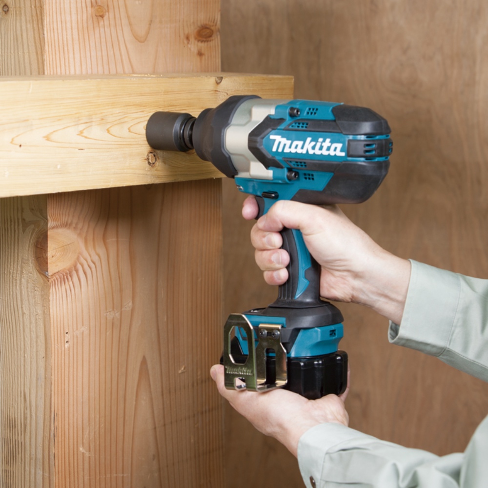 Makita DTW1002RFJ Cordless Impact Wrench - photo 3