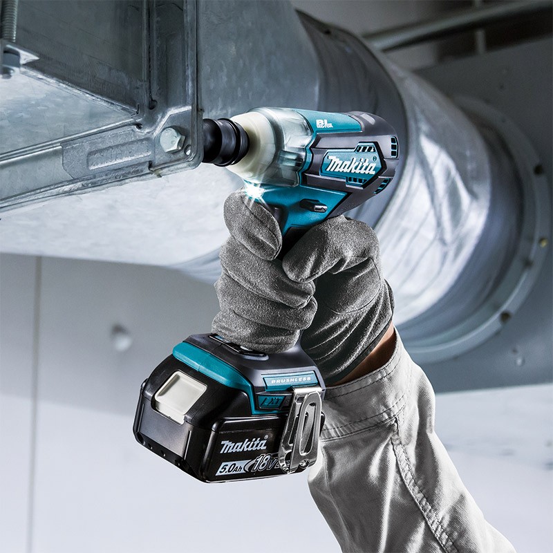 Makita DTW181RFE 18V LXT Brushless Cordless Impact Wrench, 210 Nm, with 2x 3.0Ah Batteries - photo 2
