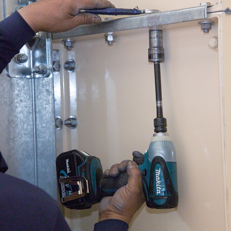 Makita DTW251RMJ Cordless Impact Wrench - photo 3