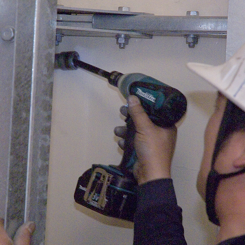 Makita DTW251RMJ Cordless Impact Wrench - photo 2