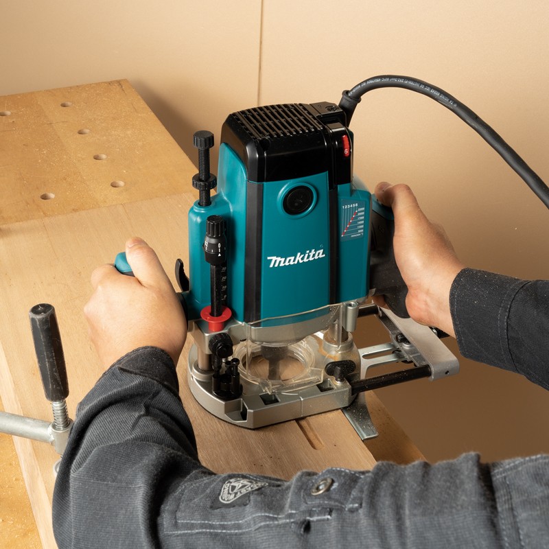 Makita RP2303FC Router 240V - photo 2
