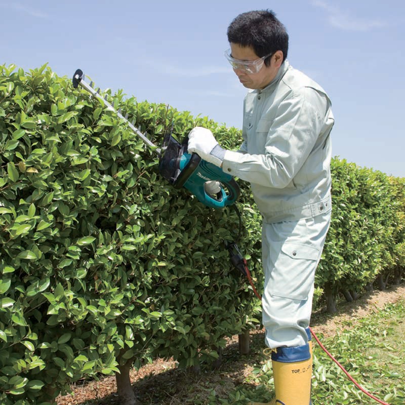 Makita UH6570 Electric Hedge Trimmer - photo 3