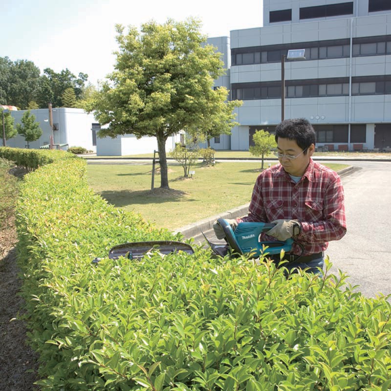 Makita UH6570 Electric Hedge Trimmer - photo 2