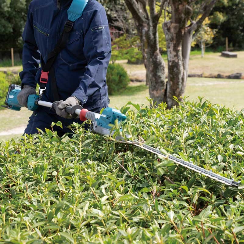 Makita UN001GZ 40V Pole Hedge Trimmer 600mm - photo 2