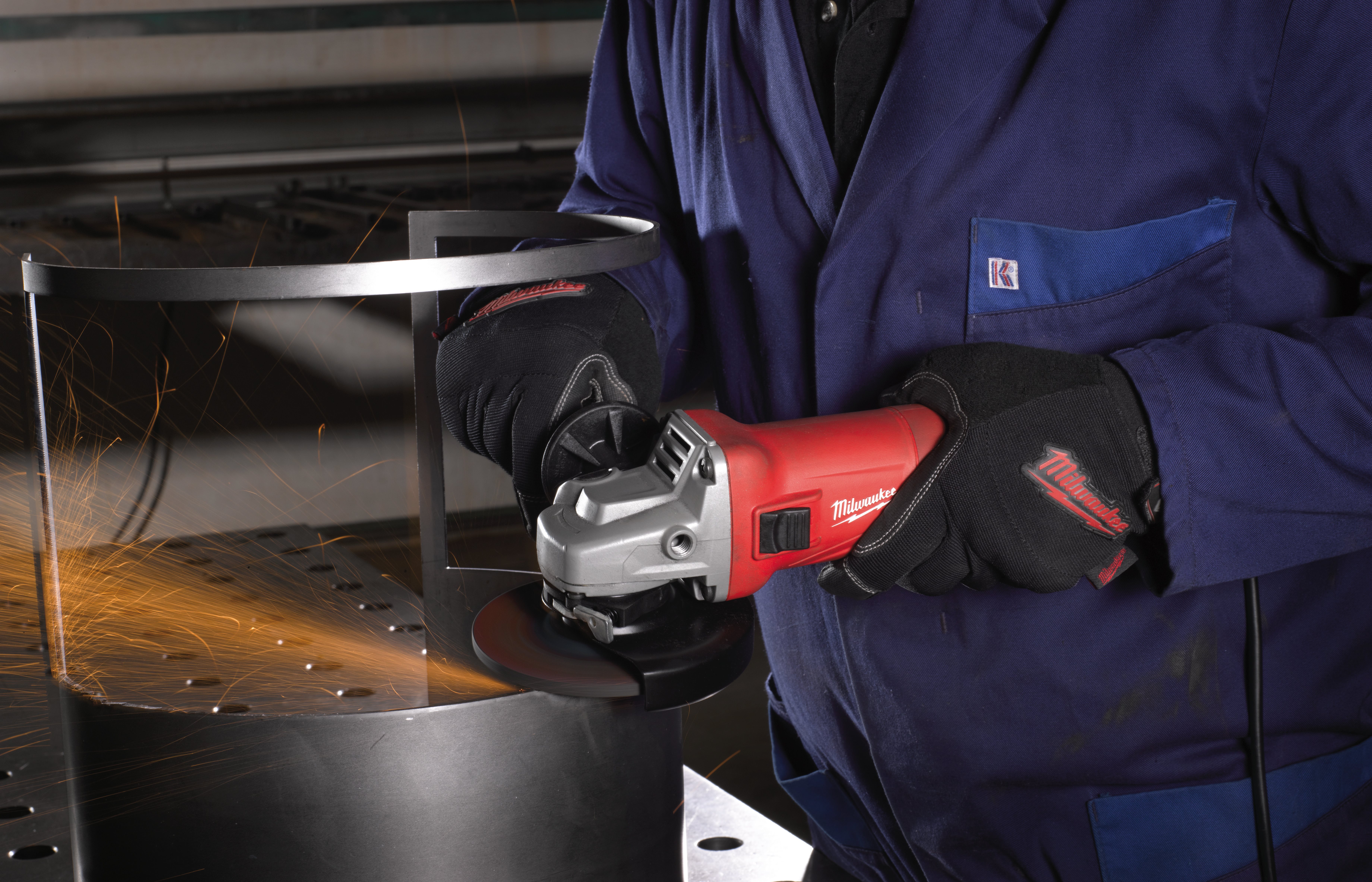 Milwaukee AG10-125EK Angle Grinder In2 - photo 2