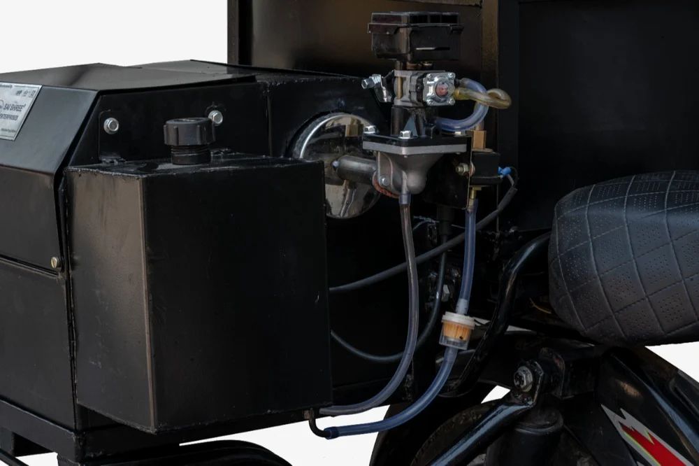 SSE 1100 Special Vehicle Mount Thermal Fogging Machine for 2 Wheeler, 3 Wheeler & E-Rickshaw - 50 L Tank, 0-80 L/hr, Remote Operated - photo 2