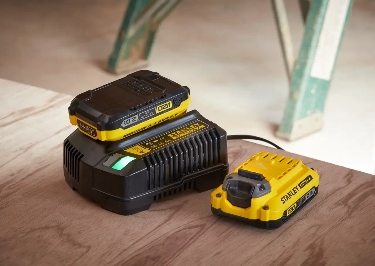 Stanley SC200-B1 Cordless 20V 2a Charger - photo 4