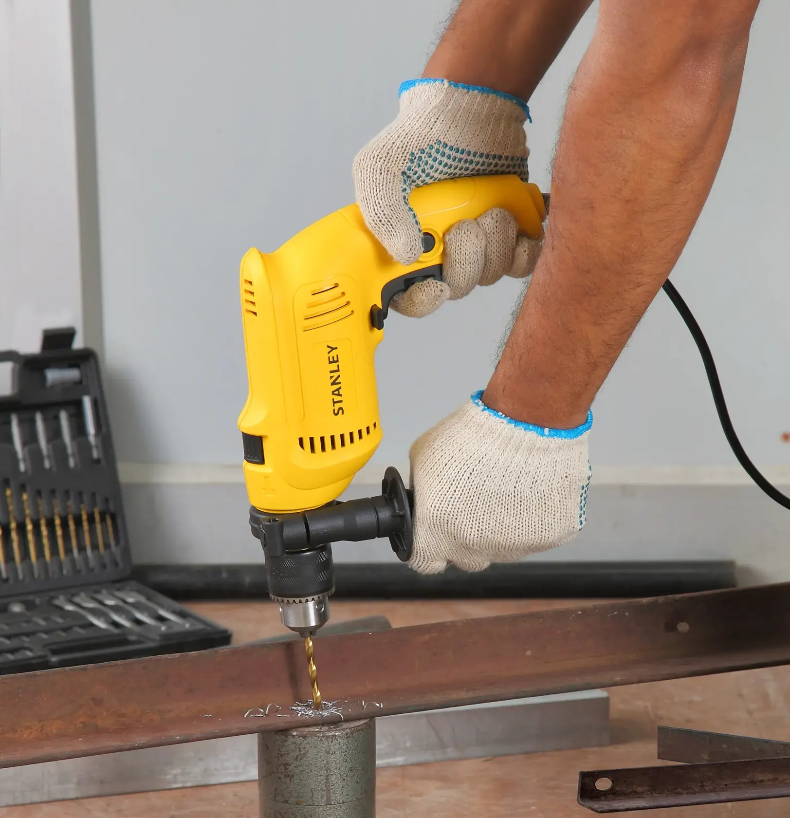 Stanley SDH550-IN 550W 10mm Percussion Drill - photo 2